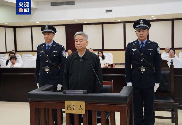 快牛策略 受贿8451万&#32;中国农业银行原副行长楼文龙一审被判无期